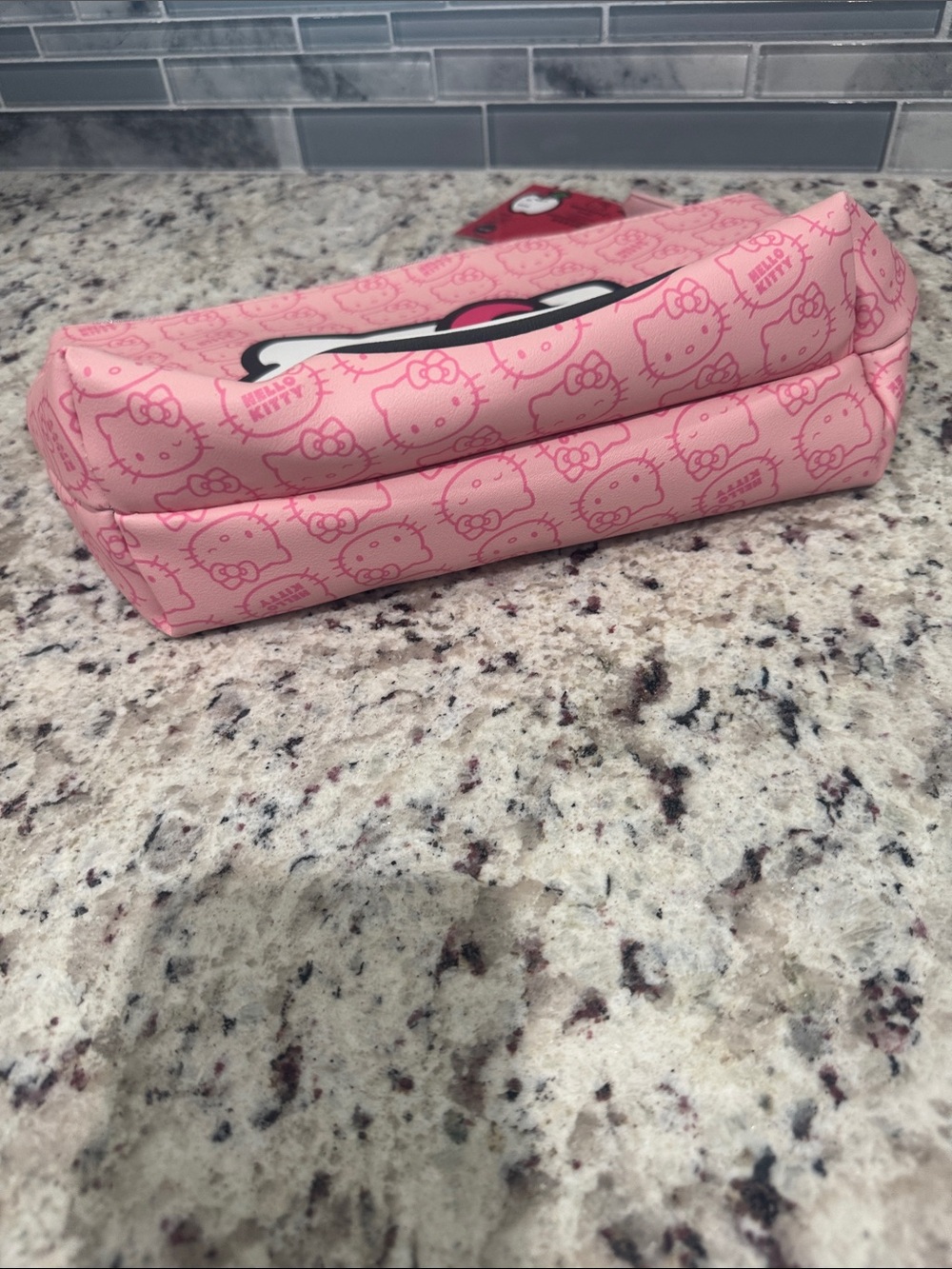 Hello Kitty Pink🎀 Pouch with Bow Accent - Picture 8 of 8